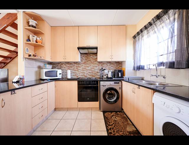 2 BEDROOM TOWNHOUSE FOR SALE IN NOORDWYK